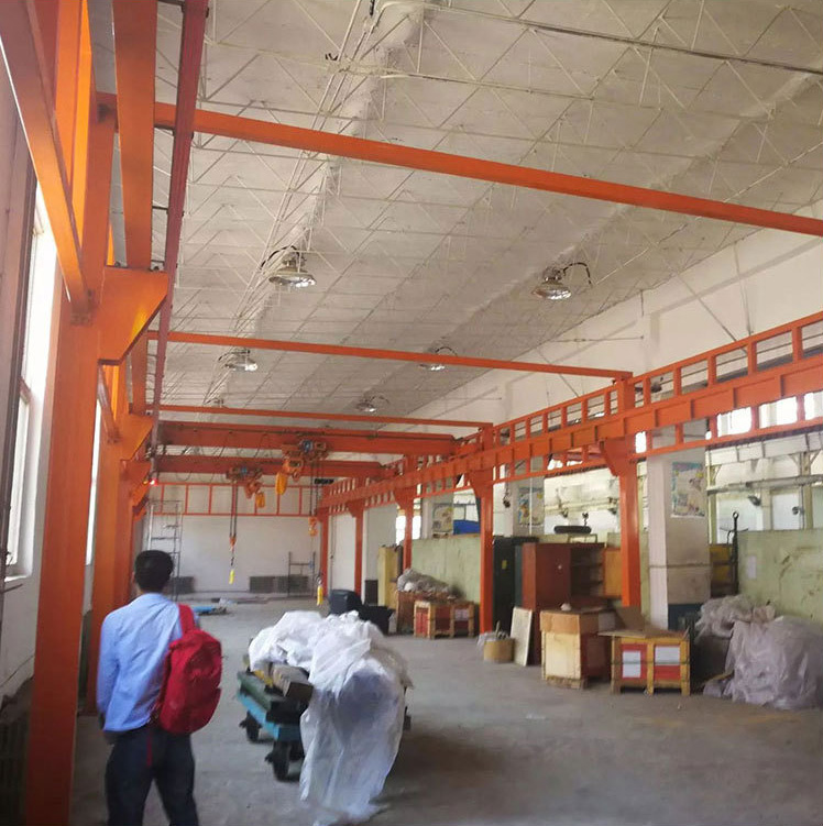 輕載自立式起重機